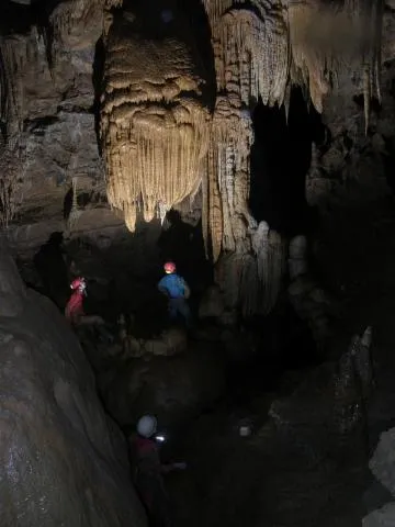Image qui illustre: Grotte de Beaussac