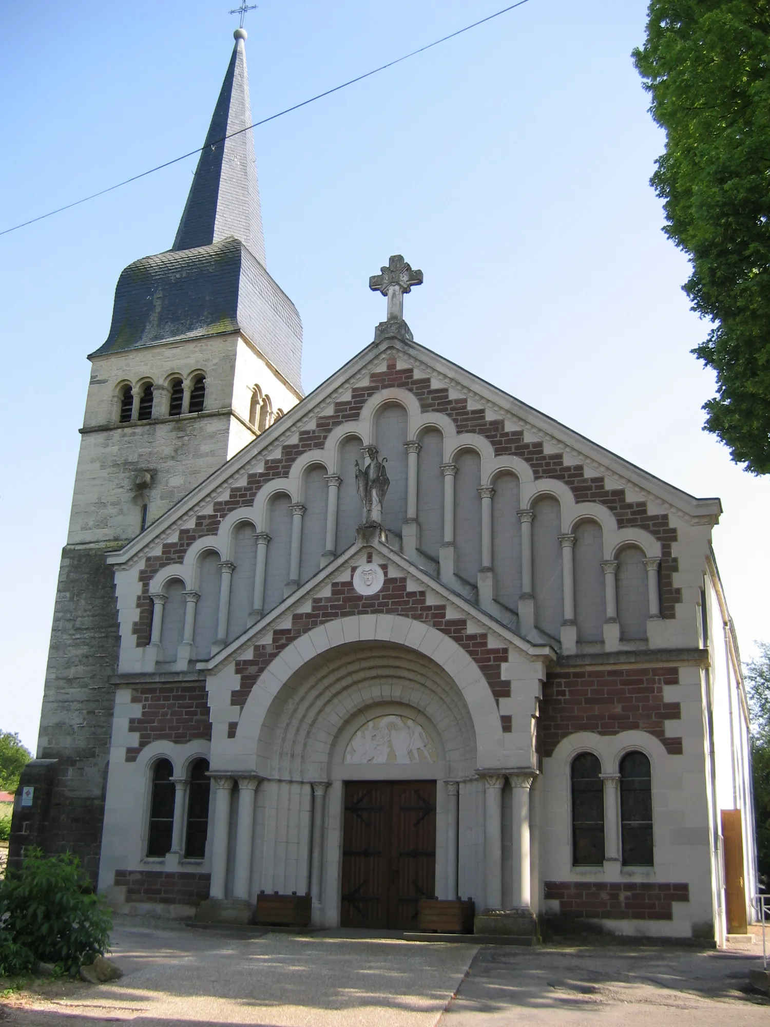 Image qui illustre: Eglise Saint Epvre à Contrexéville - 1
