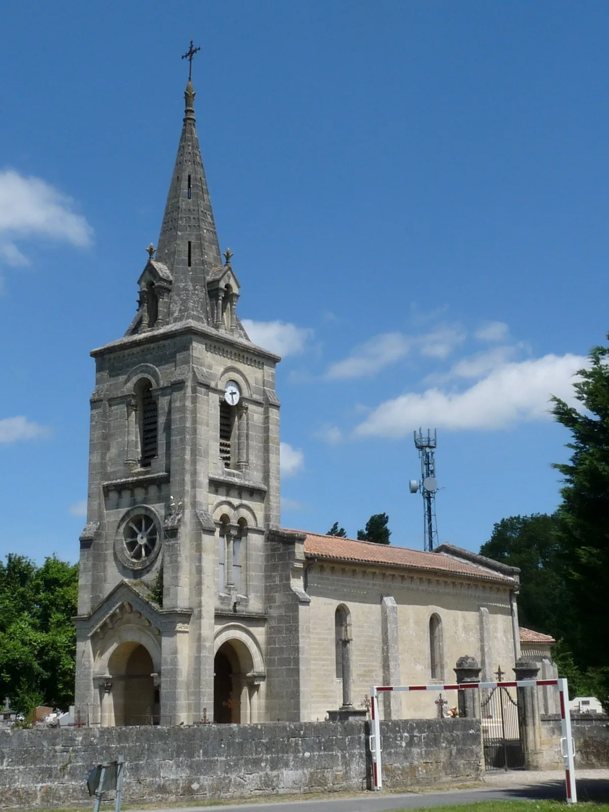 Image qui illustre: Eglise Saint-Genès de Virsac à Virsac - 0