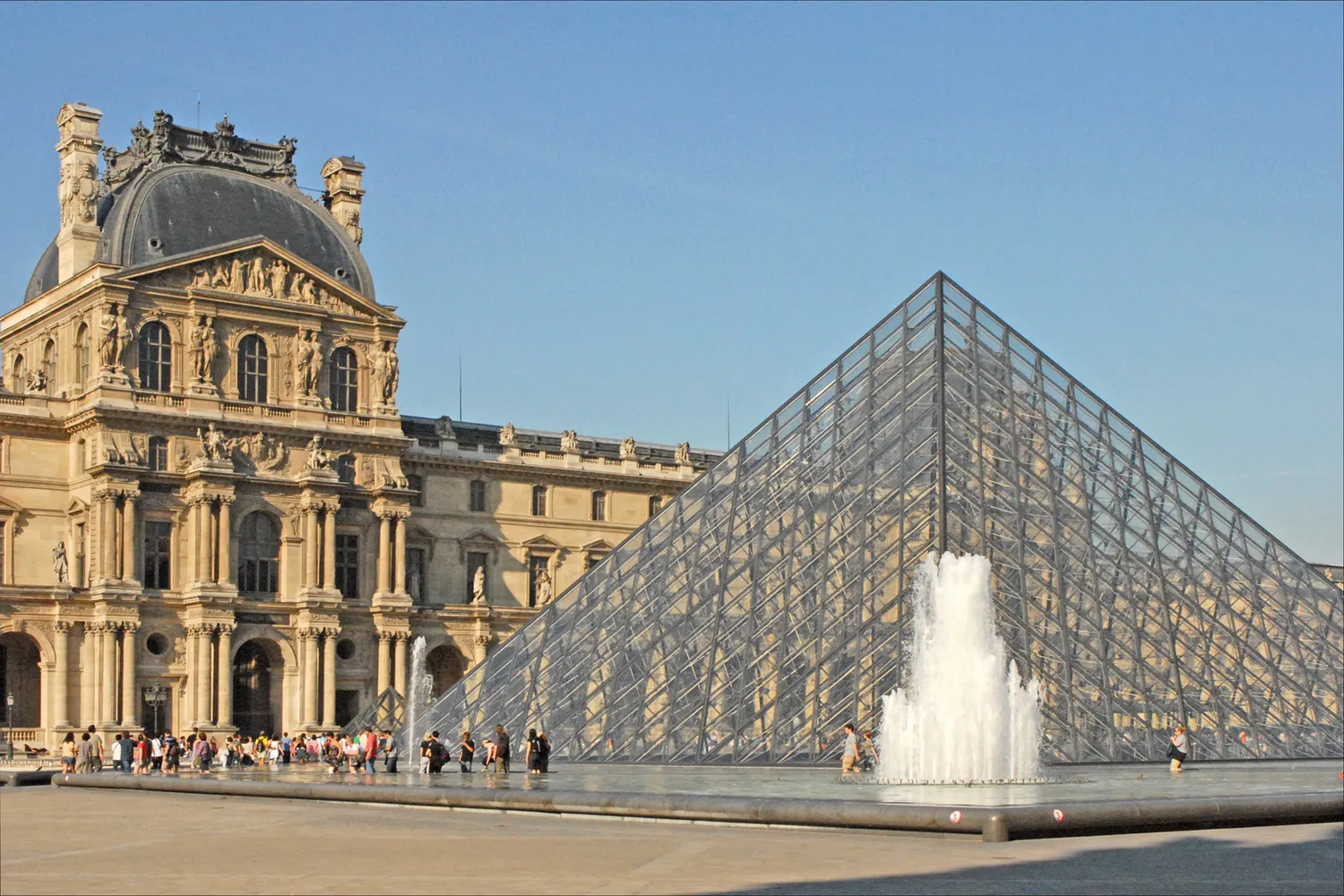Image qui illustre: Musée Du Louvre à Paris - 0