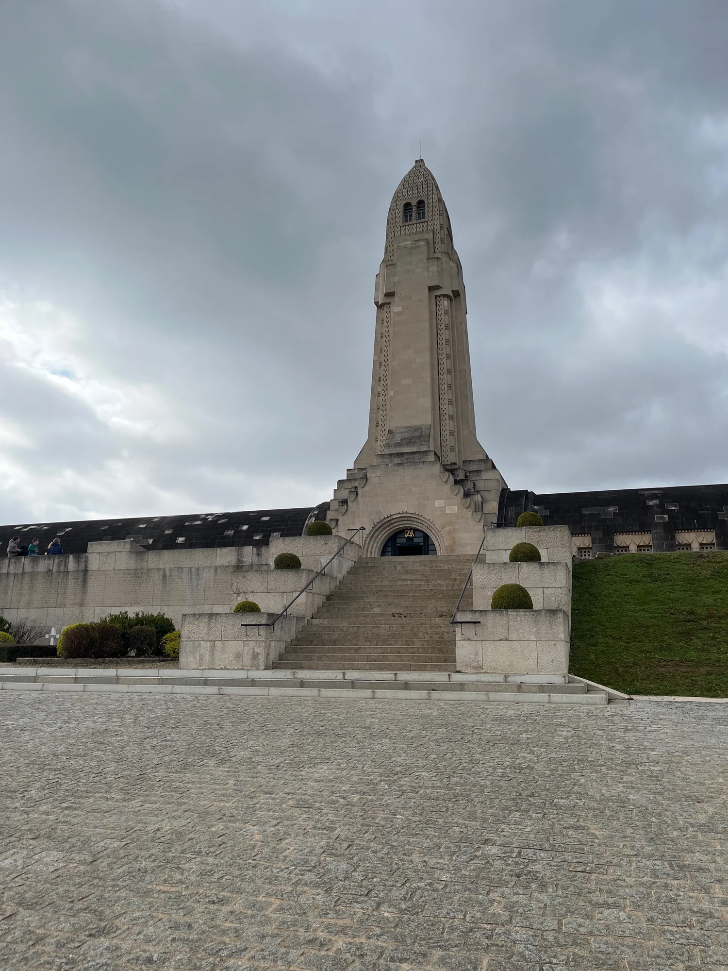 Image qui illustre: Ossuaire de Douaumont à Fleury-devant-Douaumont - 2