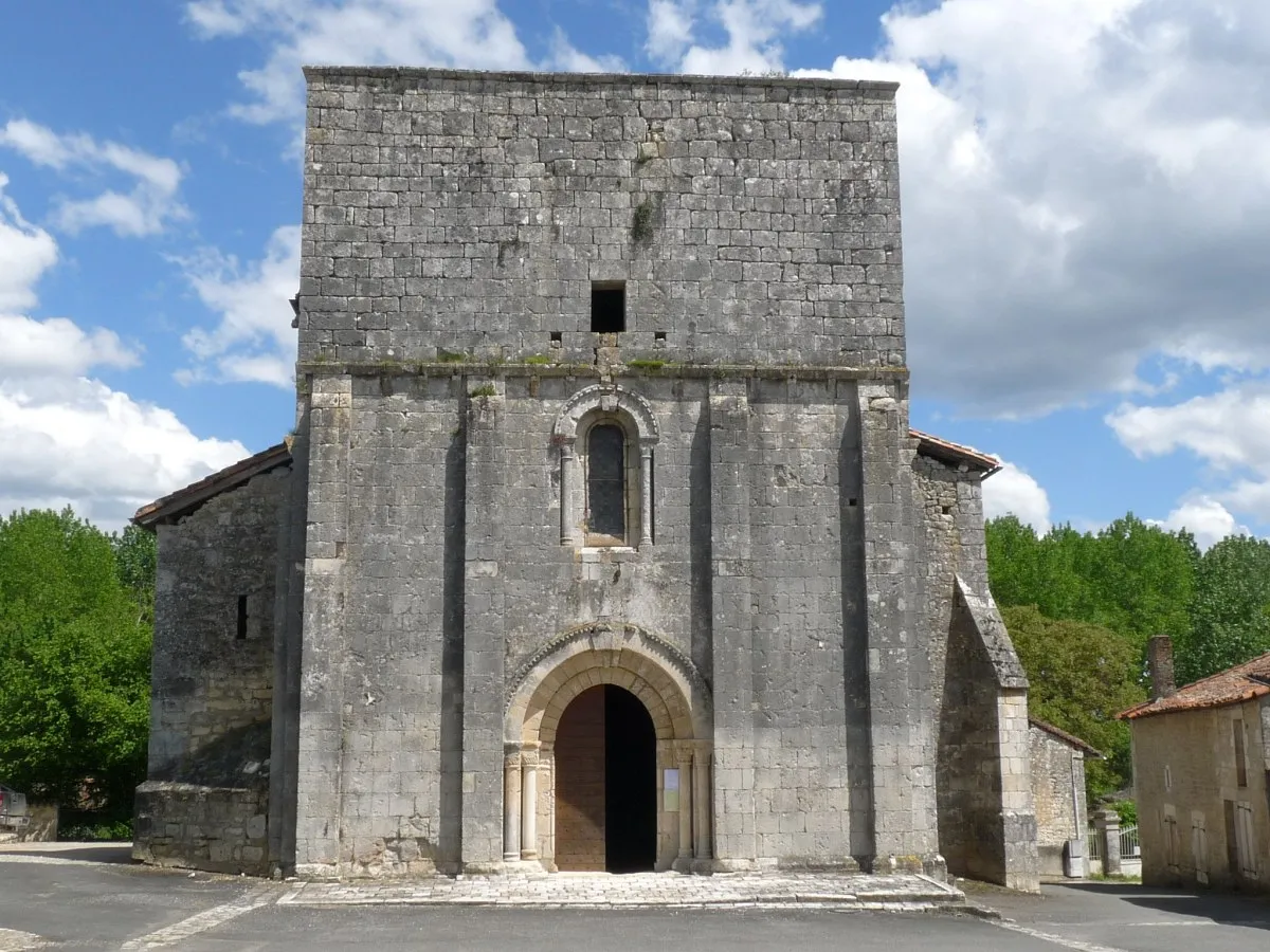 Image qui illustre: Église Saint-Caprais à Agris - 0