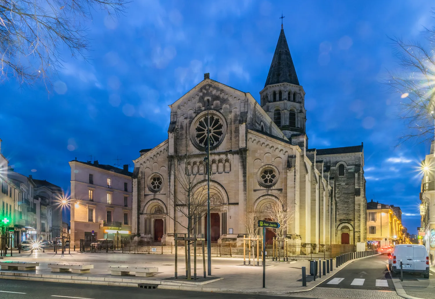 Image qui illustre: Eglise Saint-Paul à Nîmes - 0