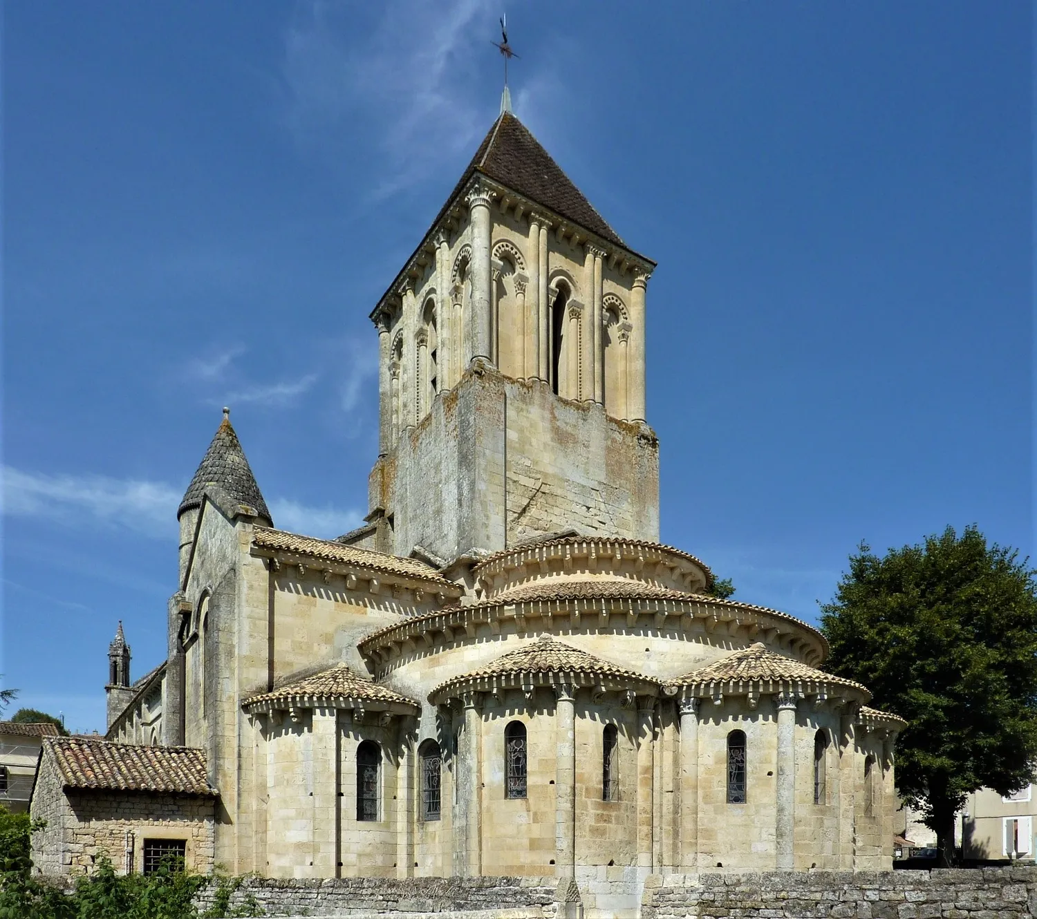 Image qui illustre: Eglise Saint-Hilaire de Melle à Melle - 2