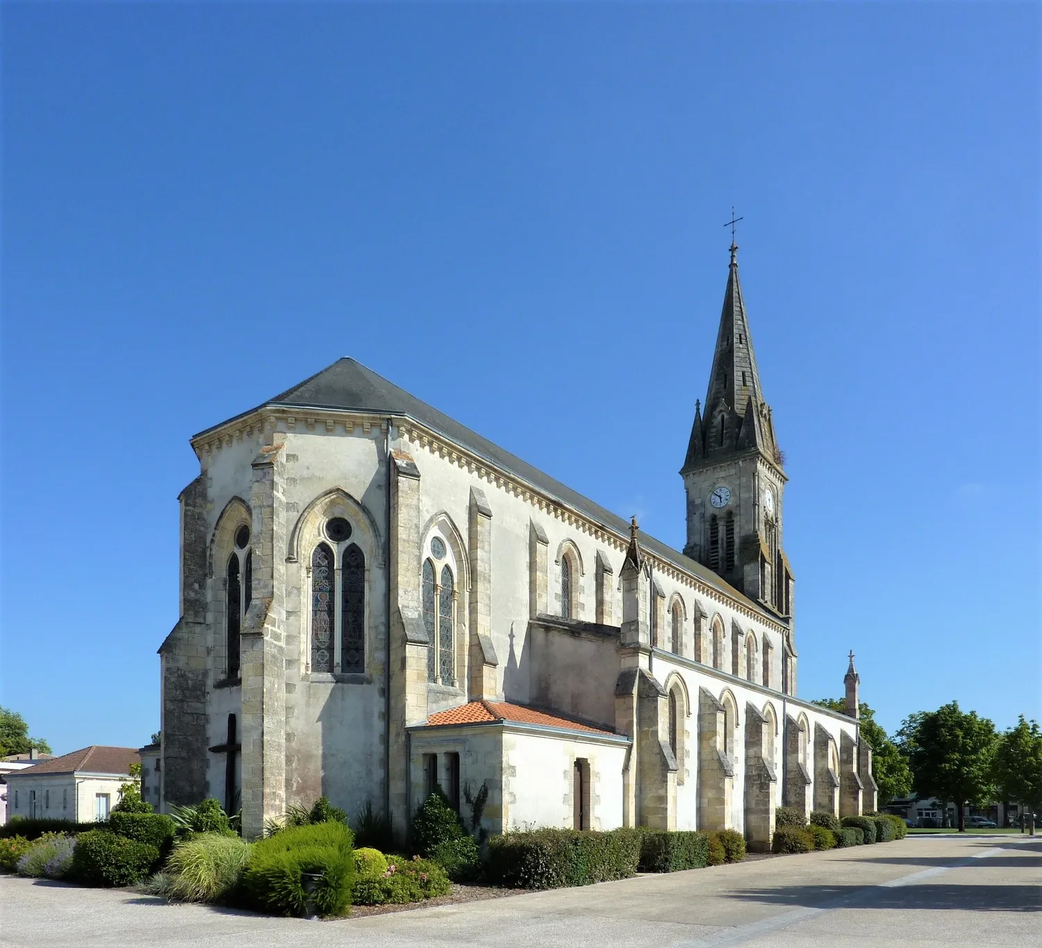 Image qui illustre: Eglise Sainte-Hélène de Hourtin à Hourtin - 0