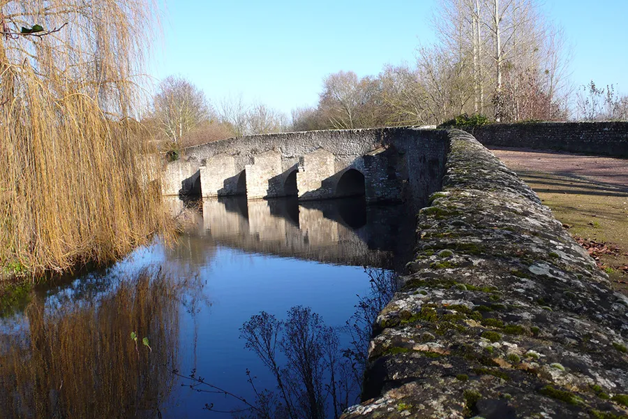 Image qui illustre: Pont de la Roche à Luzay - 0