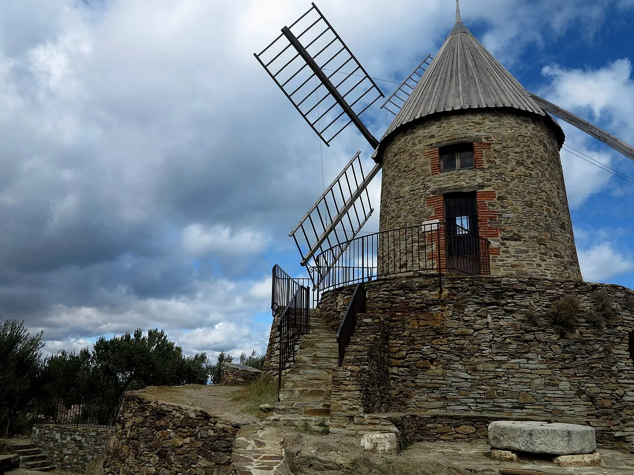 Image qui illustre: Moulin de la Cortina à Collioure - 0