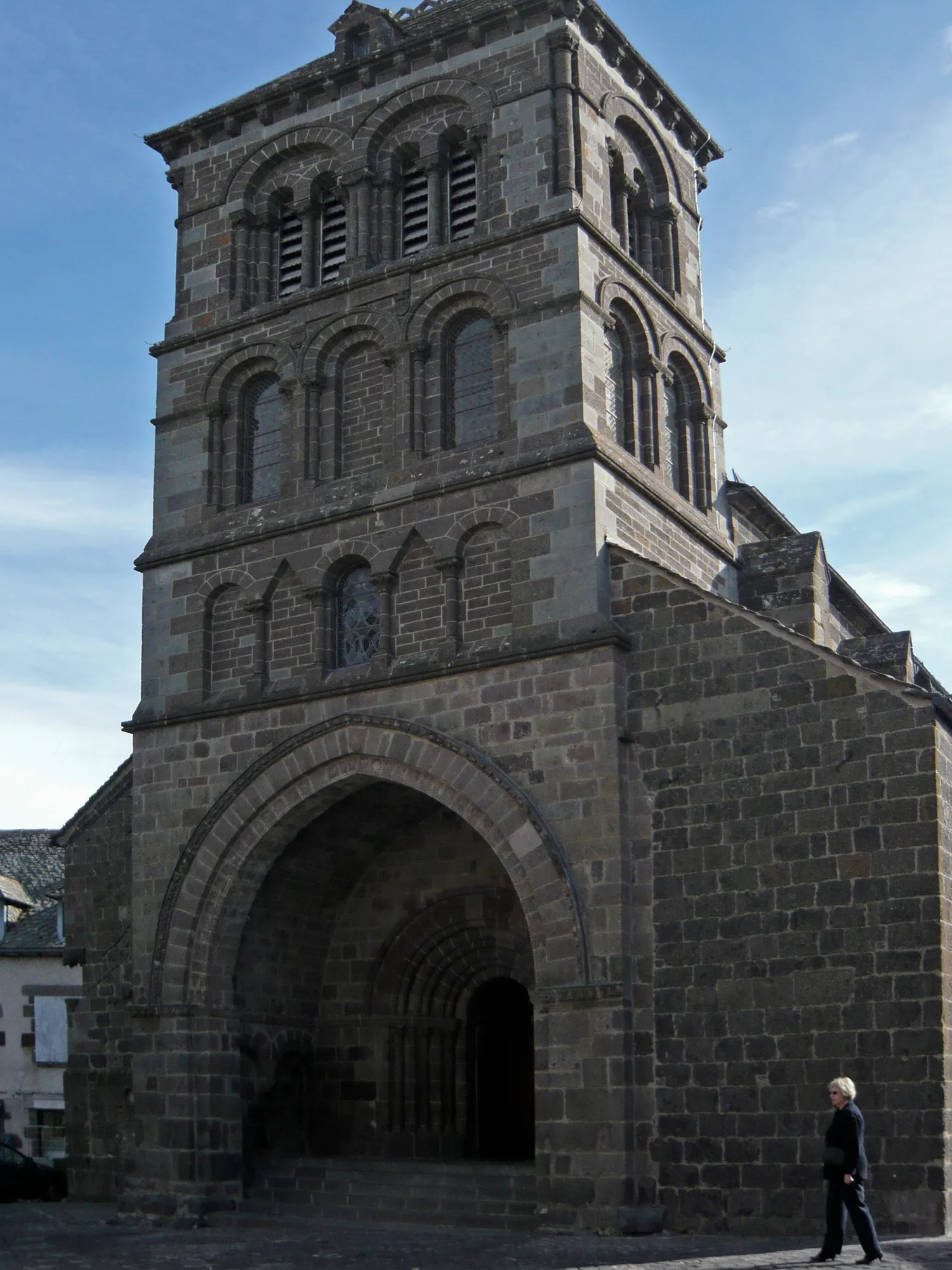 Image qui illustre: Eglise Saint-mathieu à Salers - 0