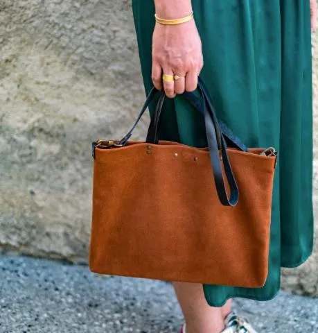Image qui illustre: Fabriquez votre sac cabas en cuir unique
