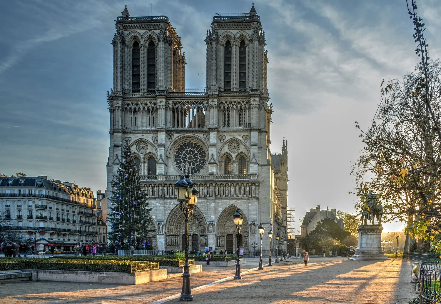 Image qui illustre: Cathédrale Notre-Dame de Paris à Paris - 2