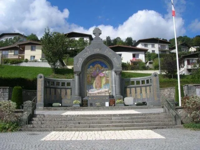 Image qui illustre: Monument Aux Morts À La Bresse