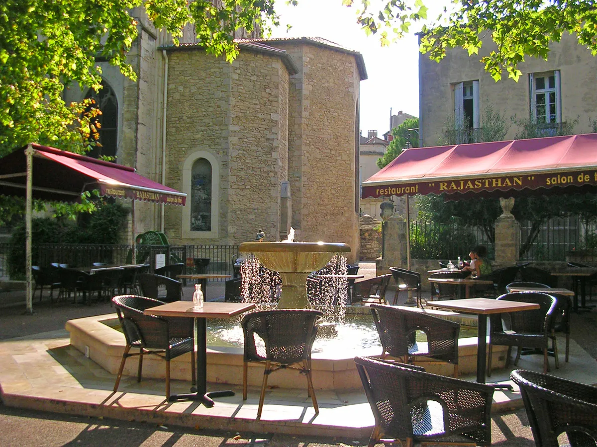 Image qui illustre: Place Et Eglise Saint Roch à Montpellier - 1