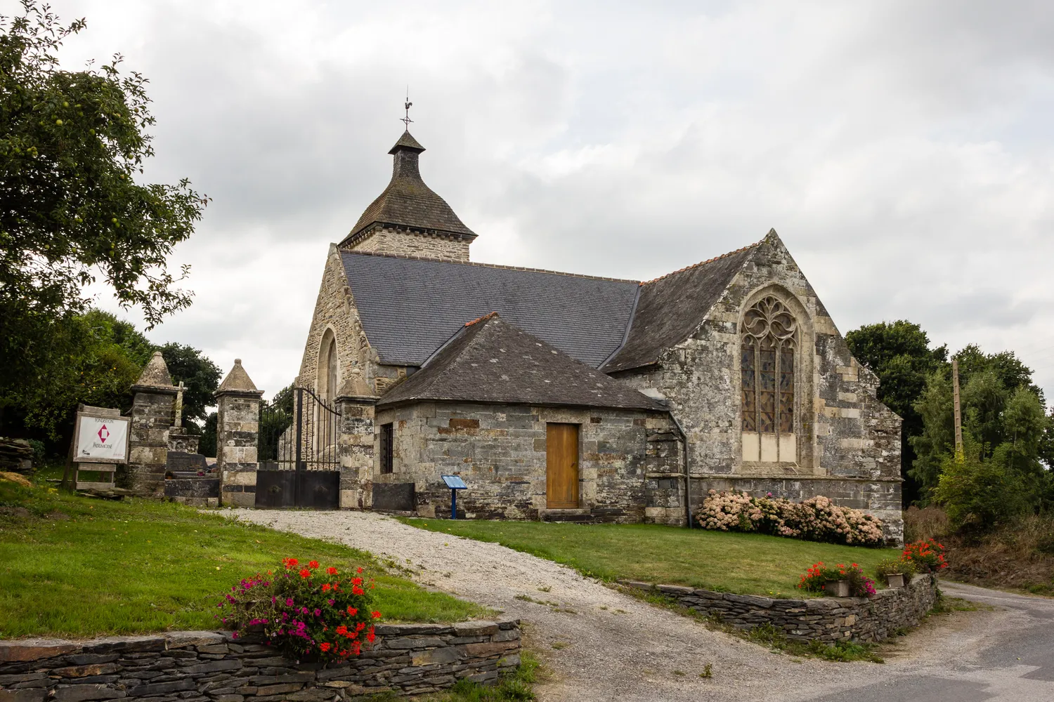 Image qui illustre: Chapelle de Rosquelfen à Bon Repos sur Blavet - 0