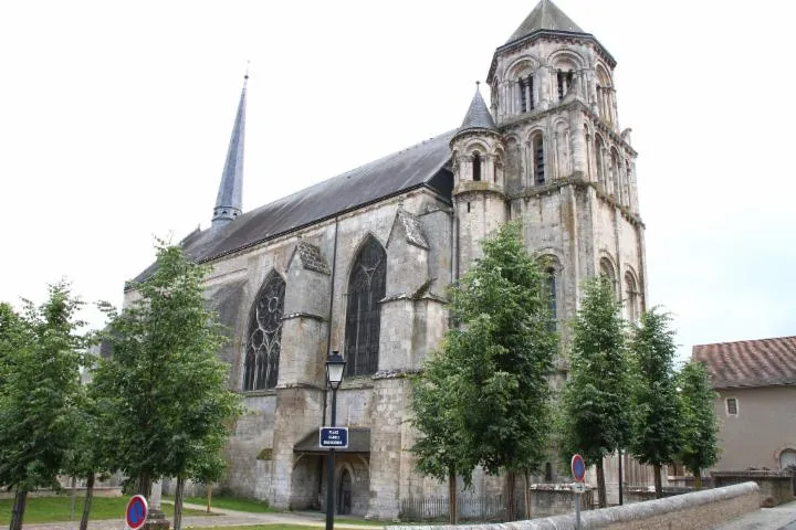 Image qui illustre: Église Sainte-Radegonde