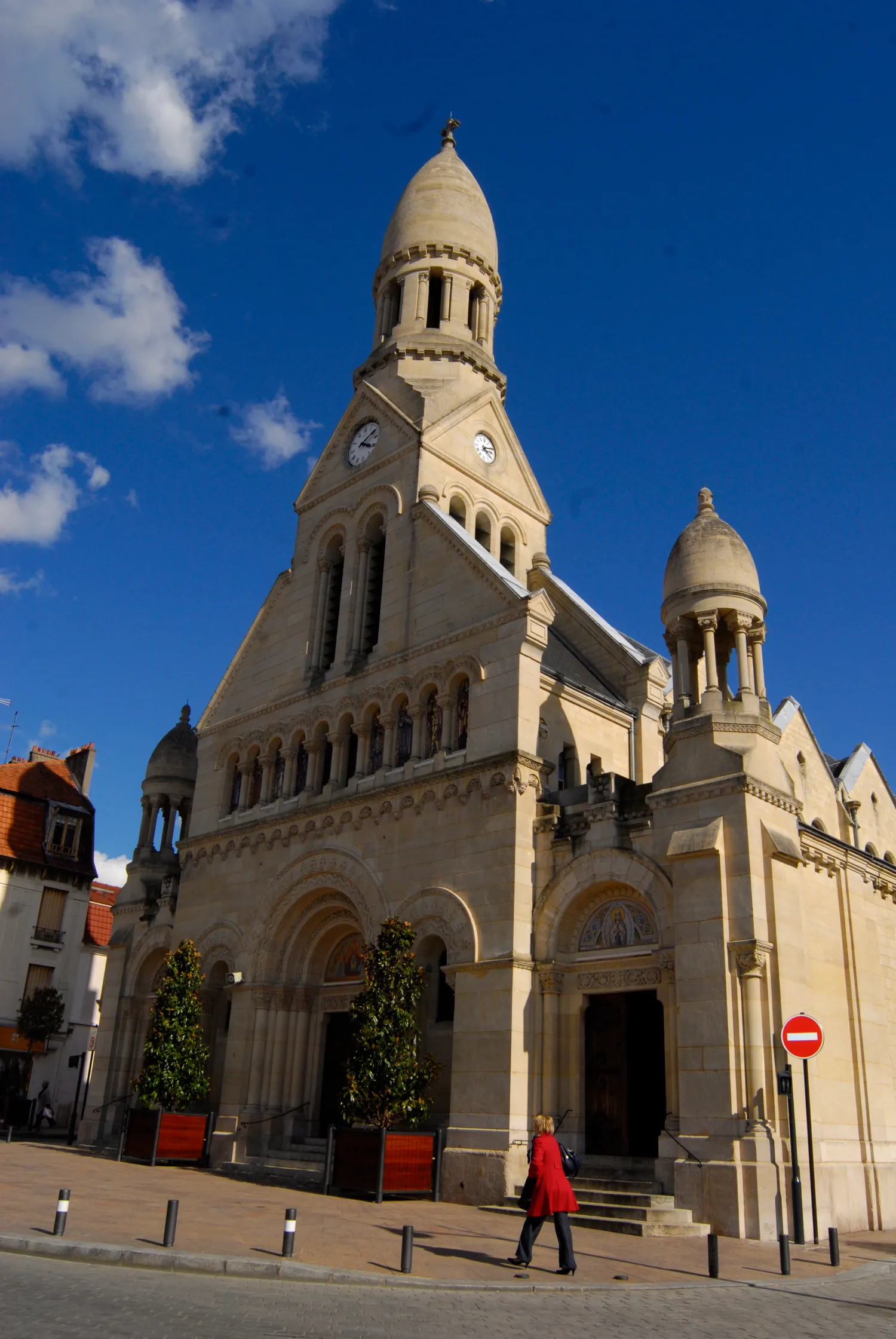 Image qui illustre: Église Saint-joseph à Enghien-les-Bains - 0