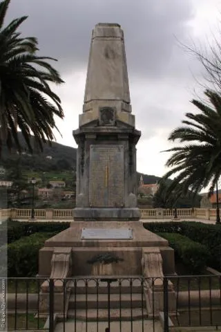 Image qui illustre: Monument aux morts de Sartène