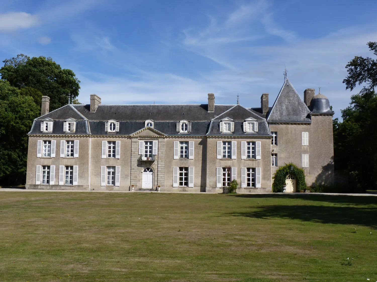 Image qui illustre: Château De Bogard à Quessoy - 0