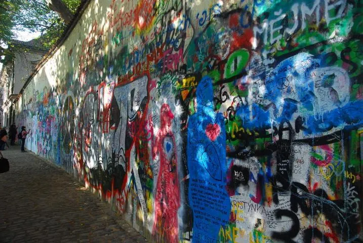 Image qui illustre: Le mur John Lennon