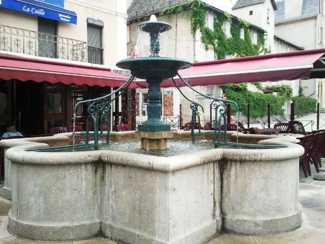 Image qui illustre: Fontaine D'aigues Passes