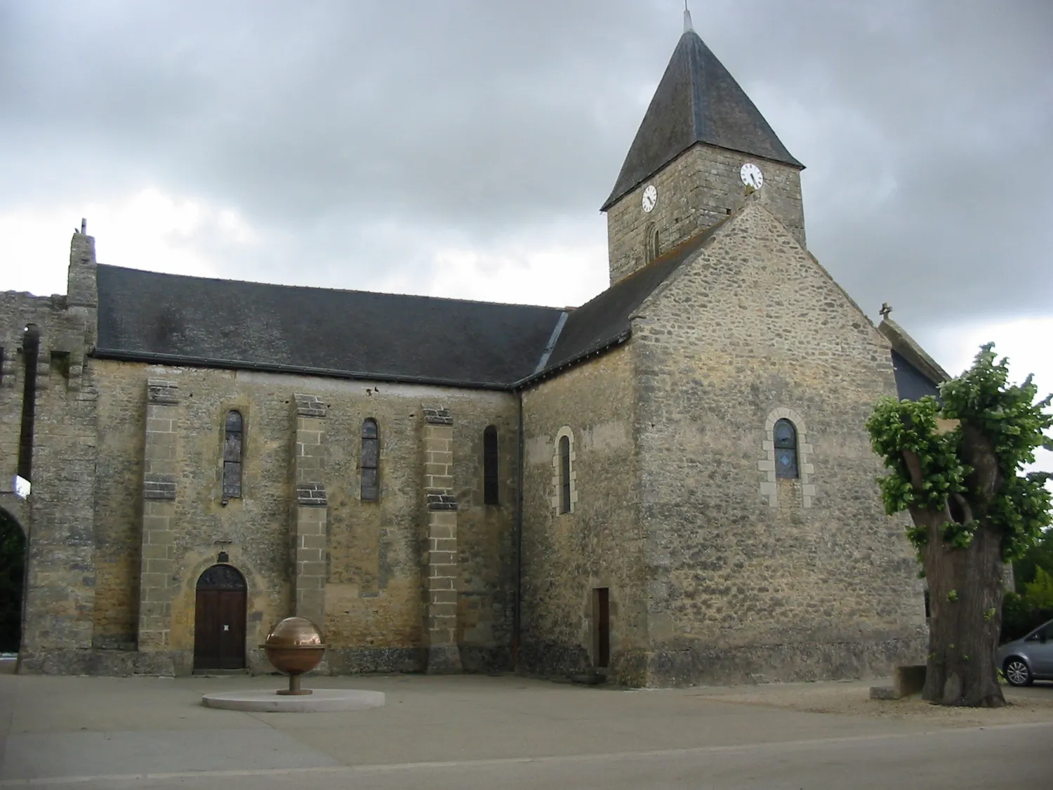 Image qui illustre: Eglise Saint Denis D'aubigné à Aubigné-sur-Layon - 0