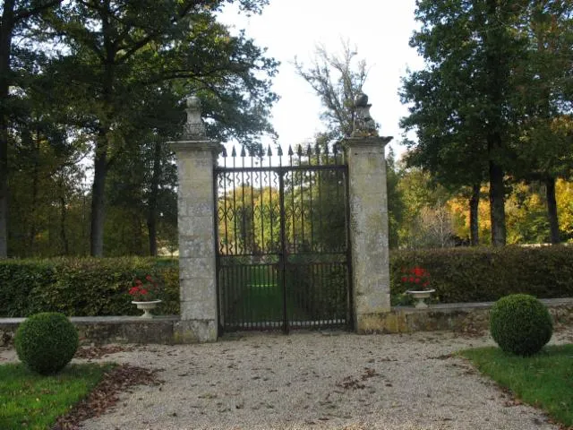 Image qui illustre: Château et Jardins de La Sayette