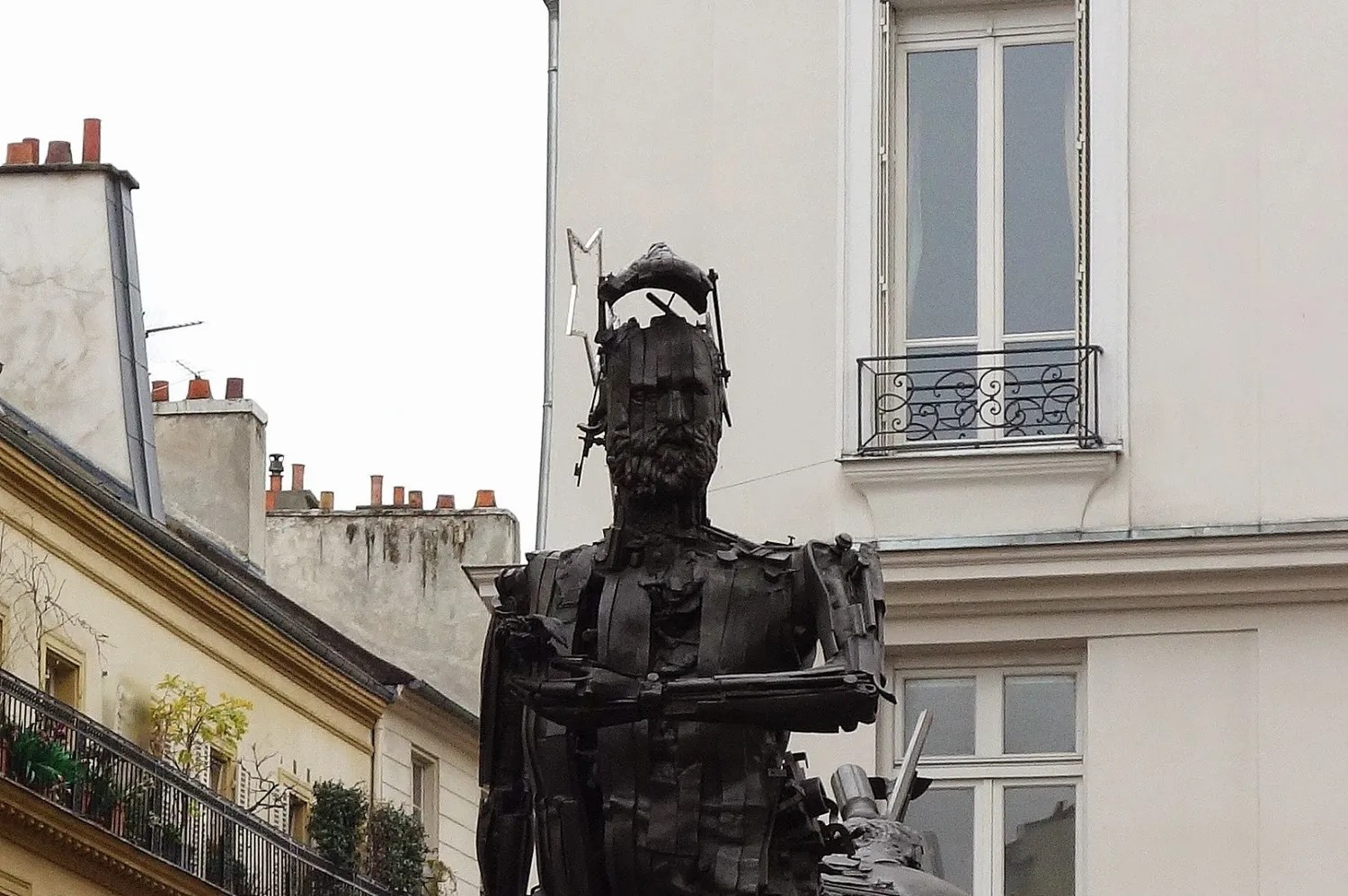 Image qui illustre: Statue le Centaure  à Paris - 1