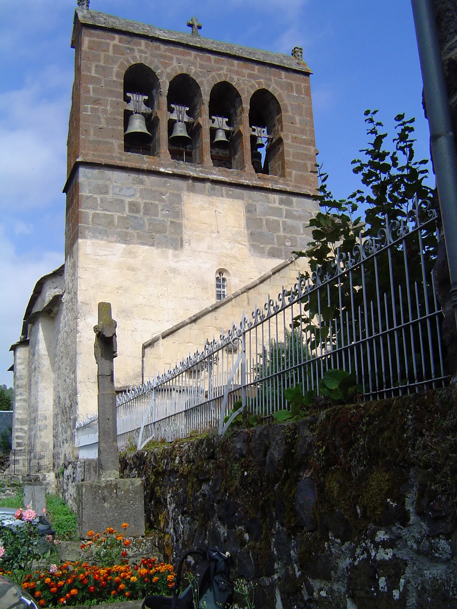 Image qui illustre: Eglise Saint-Hilaire de Moissac à Neussargues en Pinatelle - 0