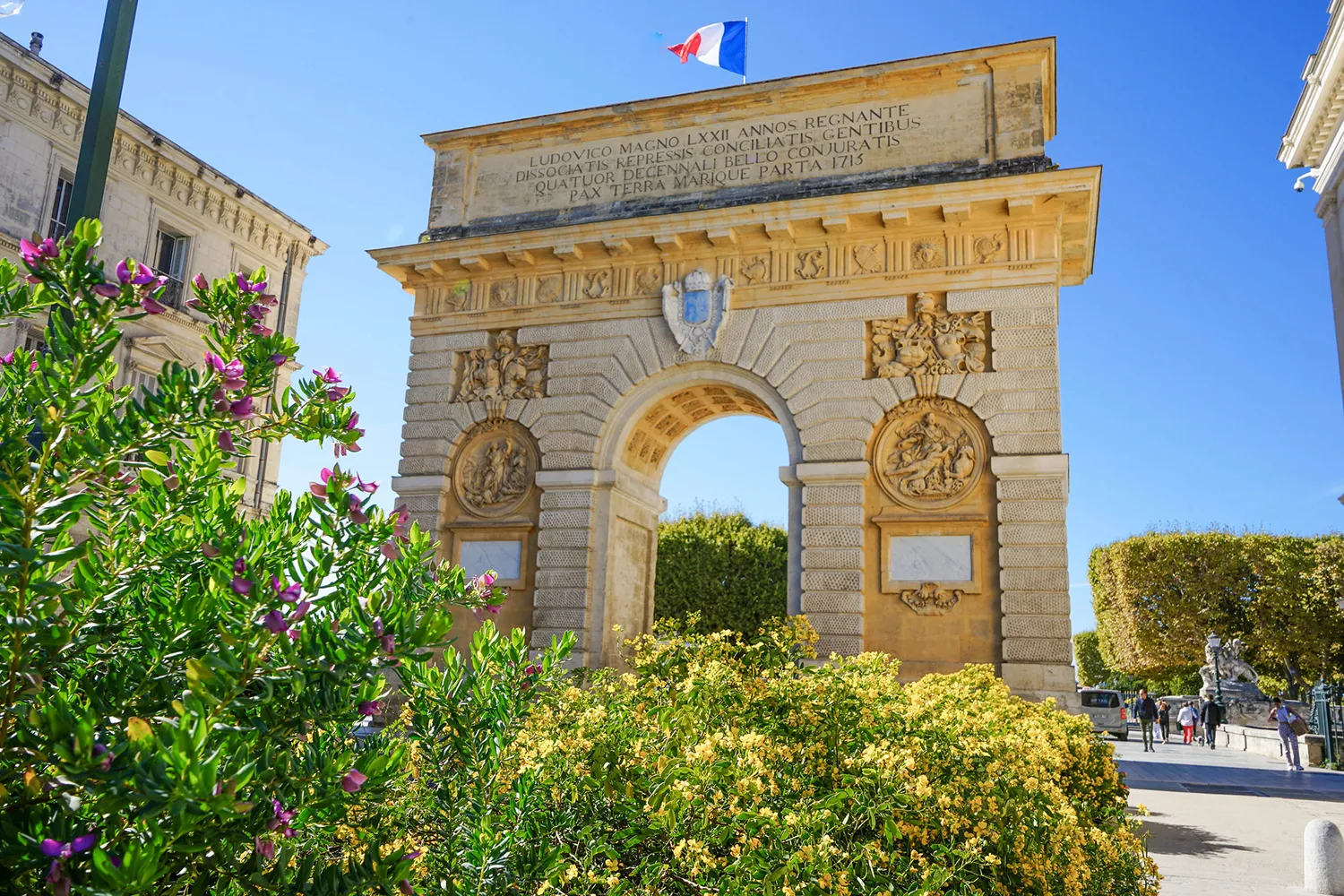 Image qui illustre: Arc De Triomphe à Montpellier - 0