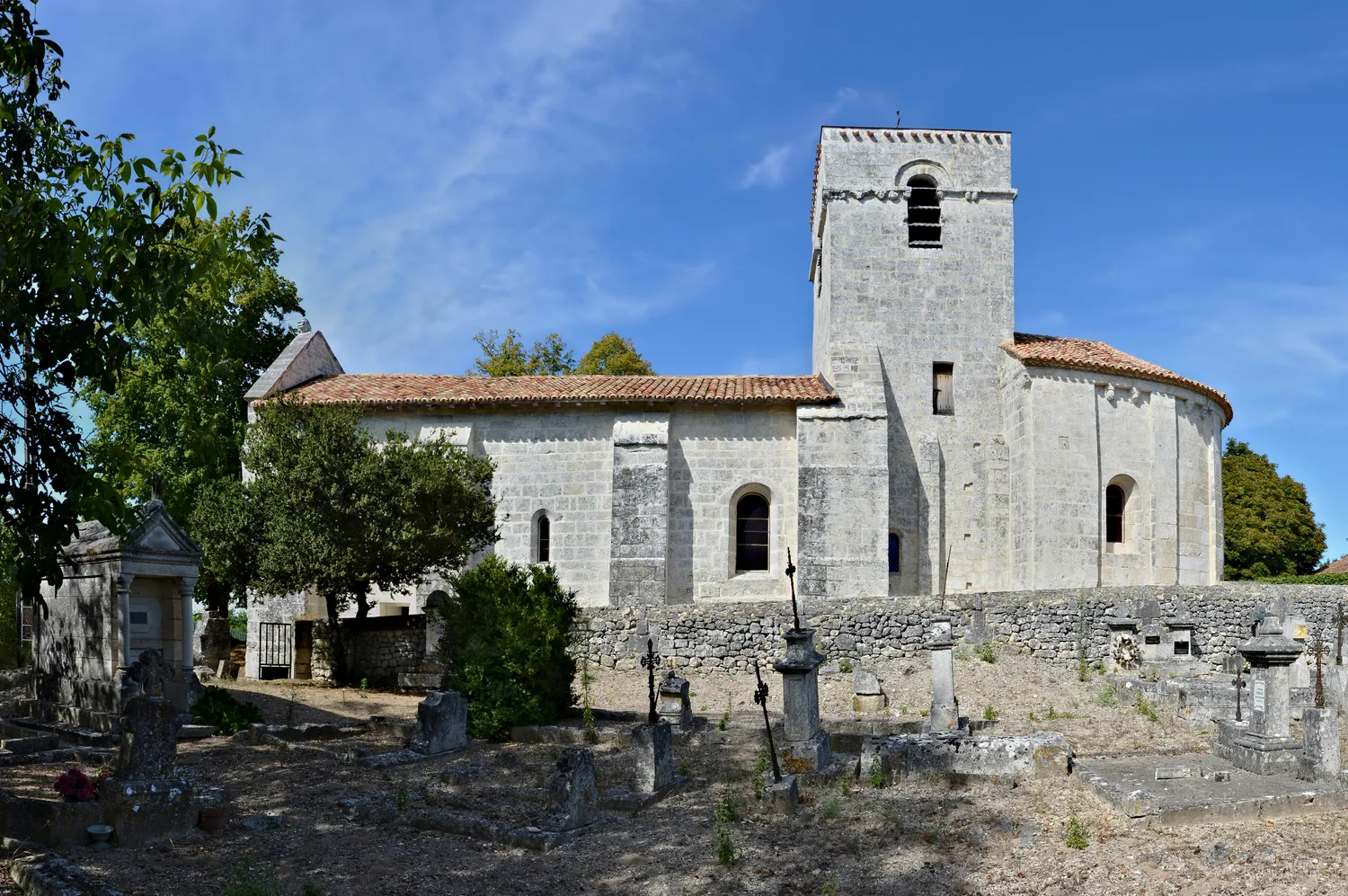 Image qui illustre: Eglise Saint-Martin d'Argentine à La Rochebeaucourt-et-Argentine - 1
