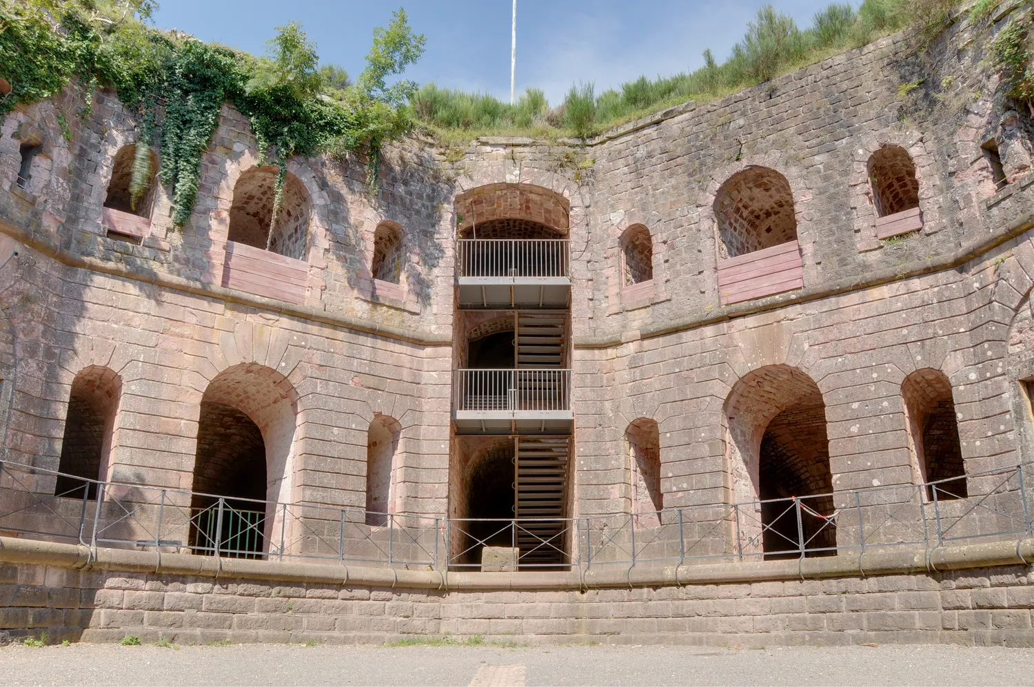 Image qui illustre: Fort Dorsner à Giromagny - 0