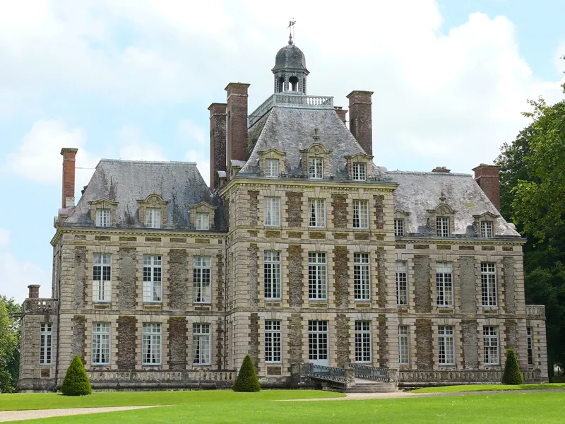 Image qui illustre: Château De Balleroy à Balleroy-sur-Drôme - 0