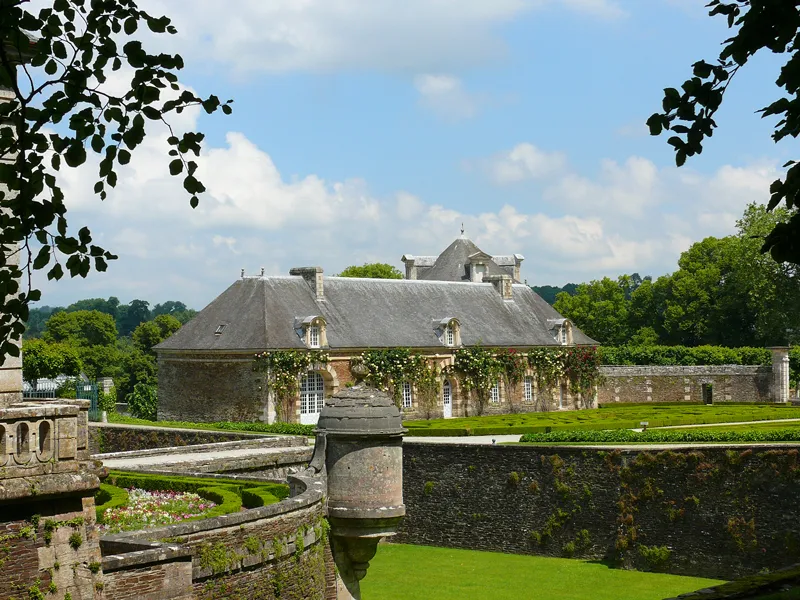 Image qui illustre: Château De Balleroy à Balleroy-sur-Drôme - 2