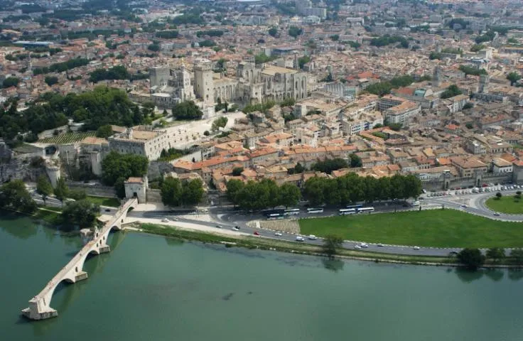 Image qui illustre: Avignon