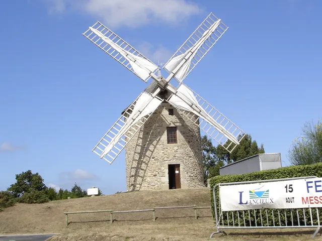 Image qui illustre: Moulin de Buglais à Lancieux - 0