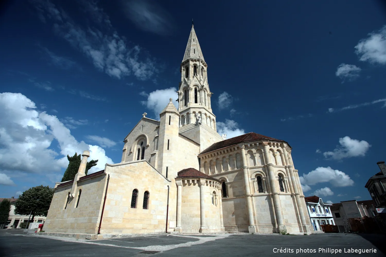 Image qui illustre: Eglise Saint-Jean d'Etampes de La Brède à La Brède - 0