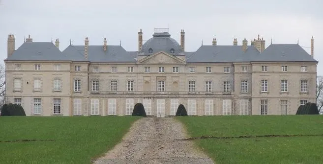 Image qui illustre: Château De Sourches