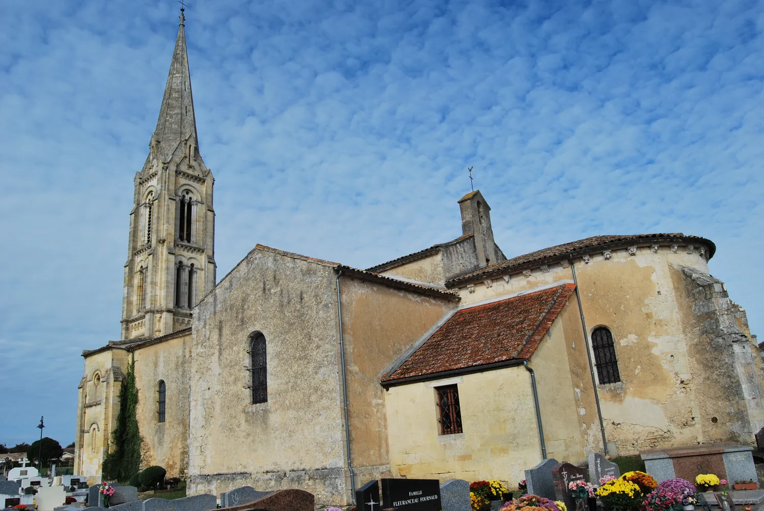 Image qui illustre: Eglise Saint-Pierre de Saucats à Saucats - 0