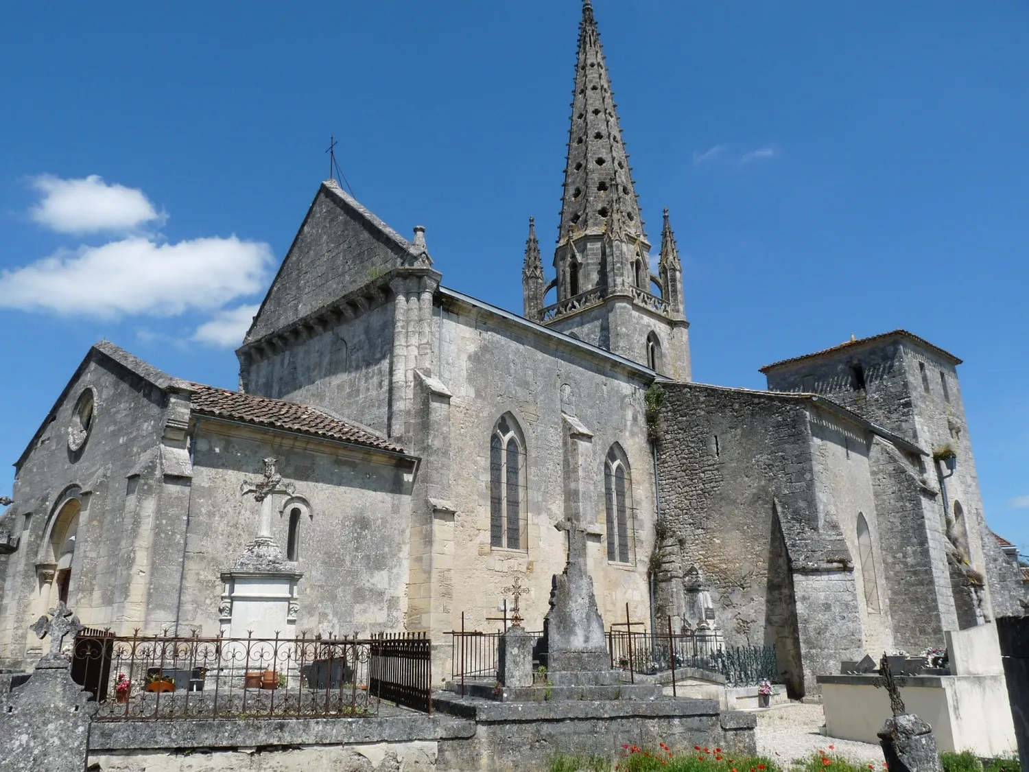 Image qui illustre: Eglise Saint-pierre De Salignac à Val de Virvée - 0