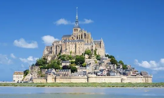 Image qui illustre: Excursion d'une journée complète au Mont Saint-Michel depuis Paris