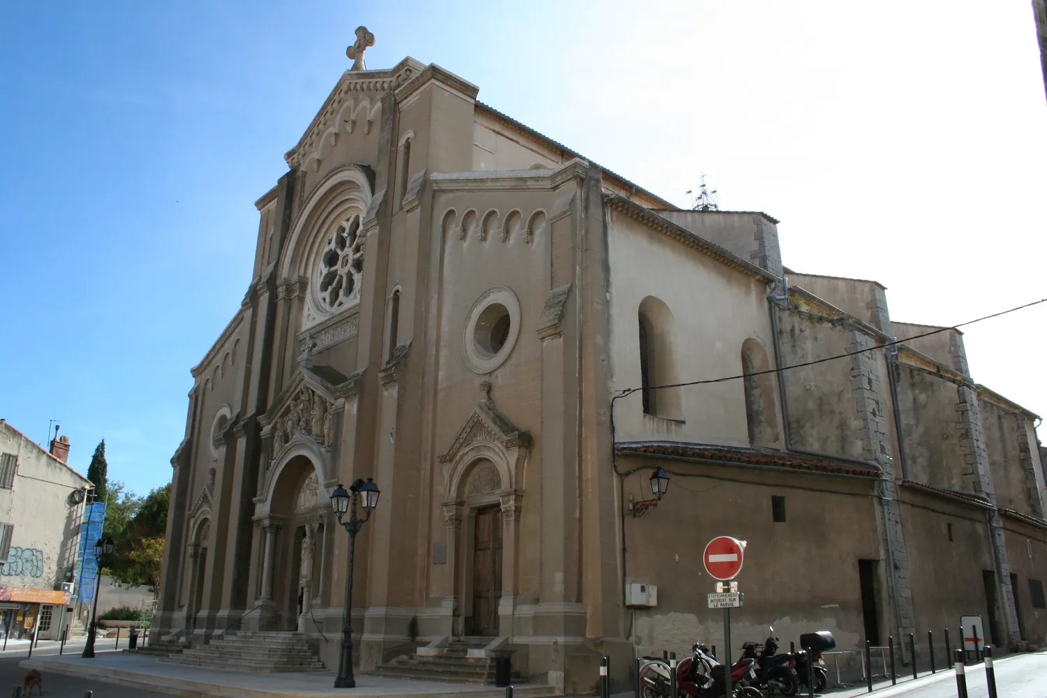 Image qui illustre: Église Notre Dame De Bon Voyage à La Seyne-sur-Mer - 0