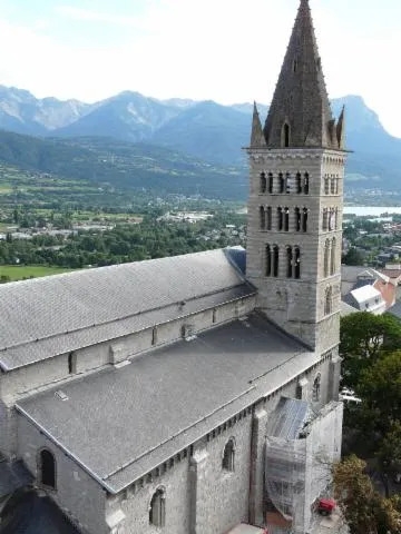 Image qui illustre: Cathédrale Notre-Dame du Réal