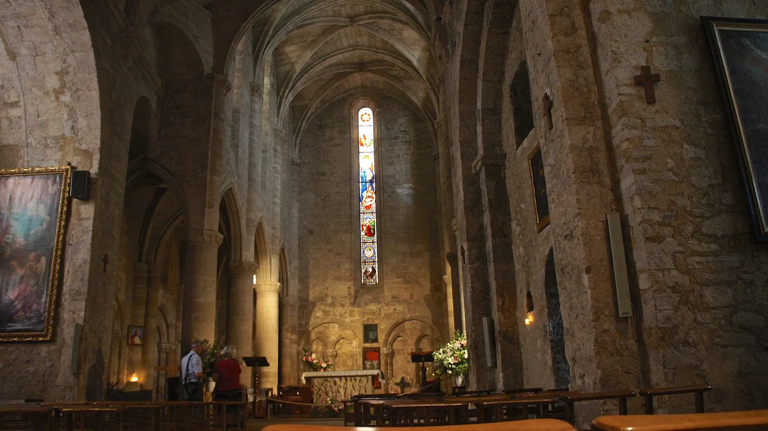 Image qui illustre: Église Notre-Dame de l'Assomption à Moustiers-Sainte-Marie - 1