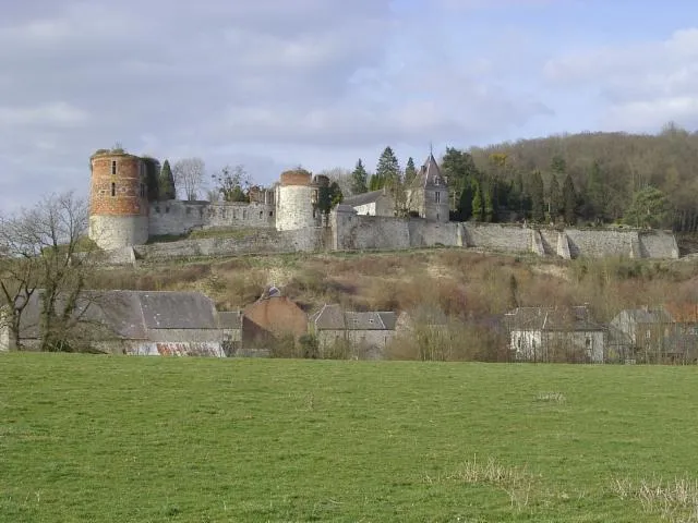 Image qui illustre: Château De Hierges