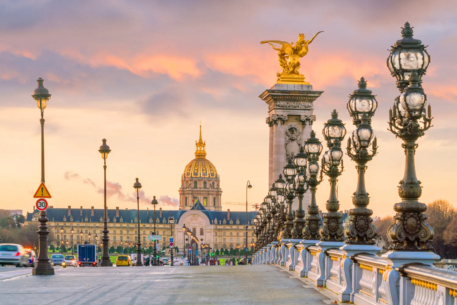 Image qui illustre: Pont Alexandre III à Paris - 1
