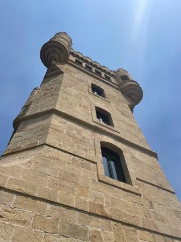 Image qui illustre: La tour du mont Igueldo 