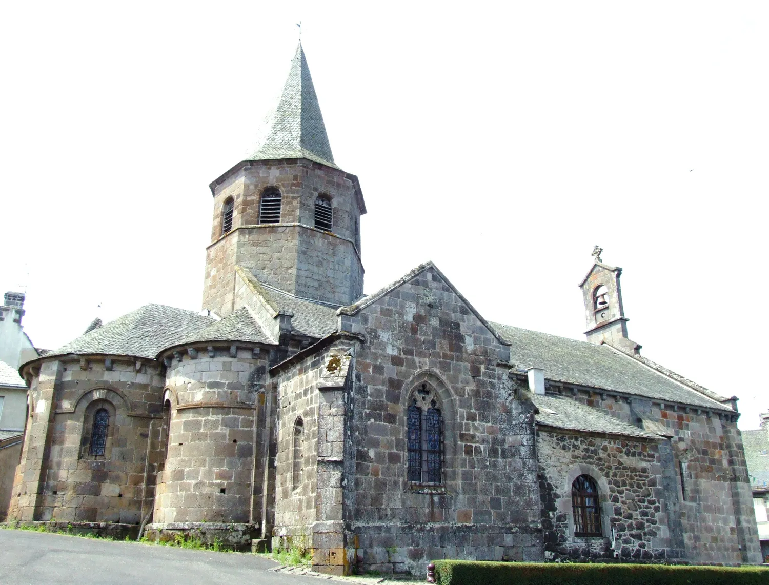 Image qui illustre: Eglise Saint-Thyrse à Anglards-de-Salers - 0