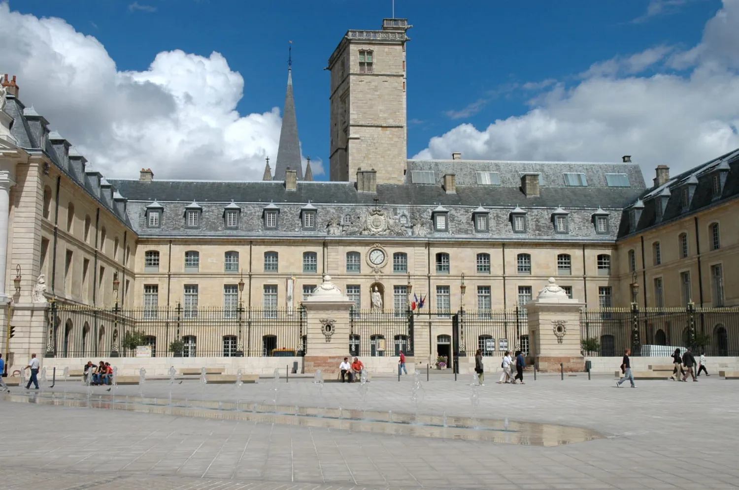 Image qui illustre: Palais des Ducs et des États de Bourgogne à Dijon - 0
