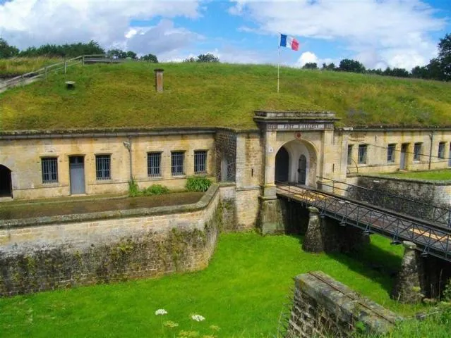 Image qui illustre: Fort d'Uxegney