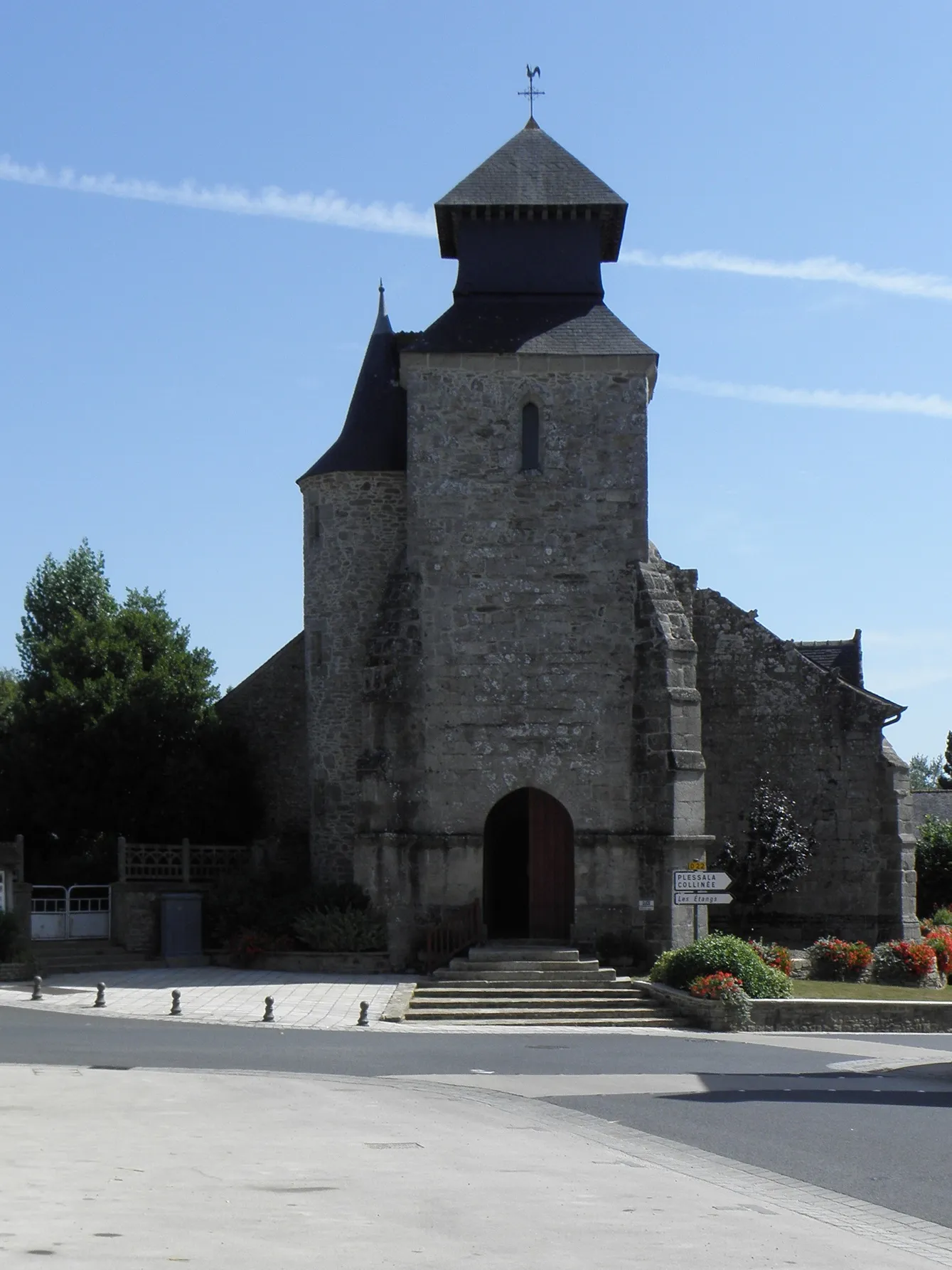Image qui illustre: Église Saint-Gal à Plouguenast-Langast - 0