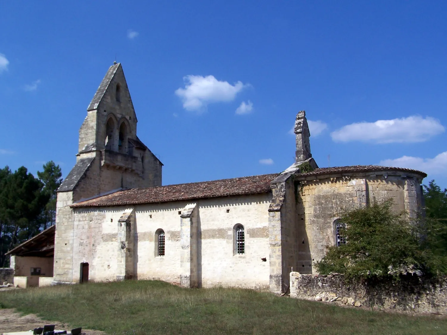 Image qui illustre: Eglise Saint-martin D'insos à Préchac - 1